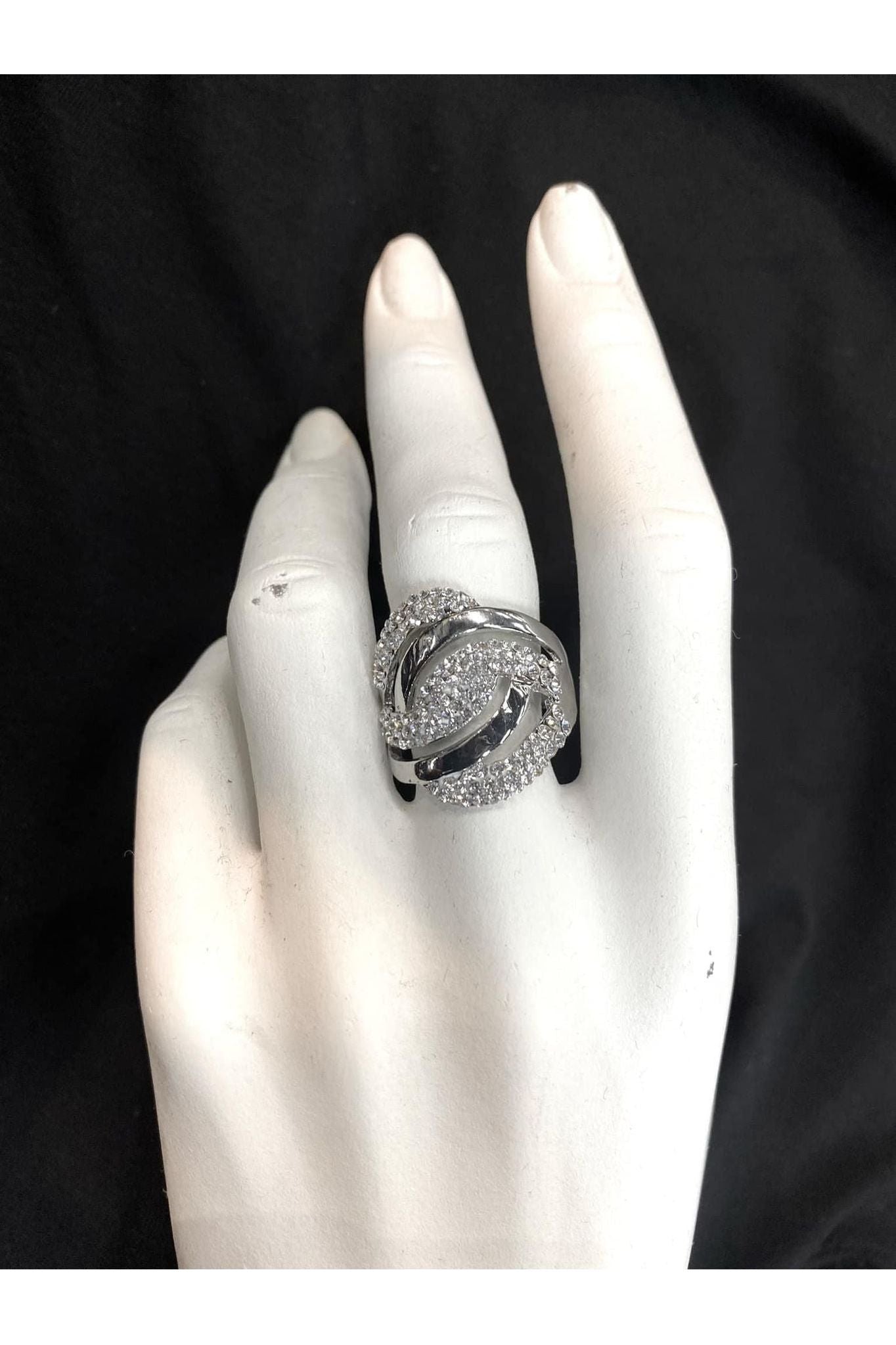 Hringur S laga með steinum