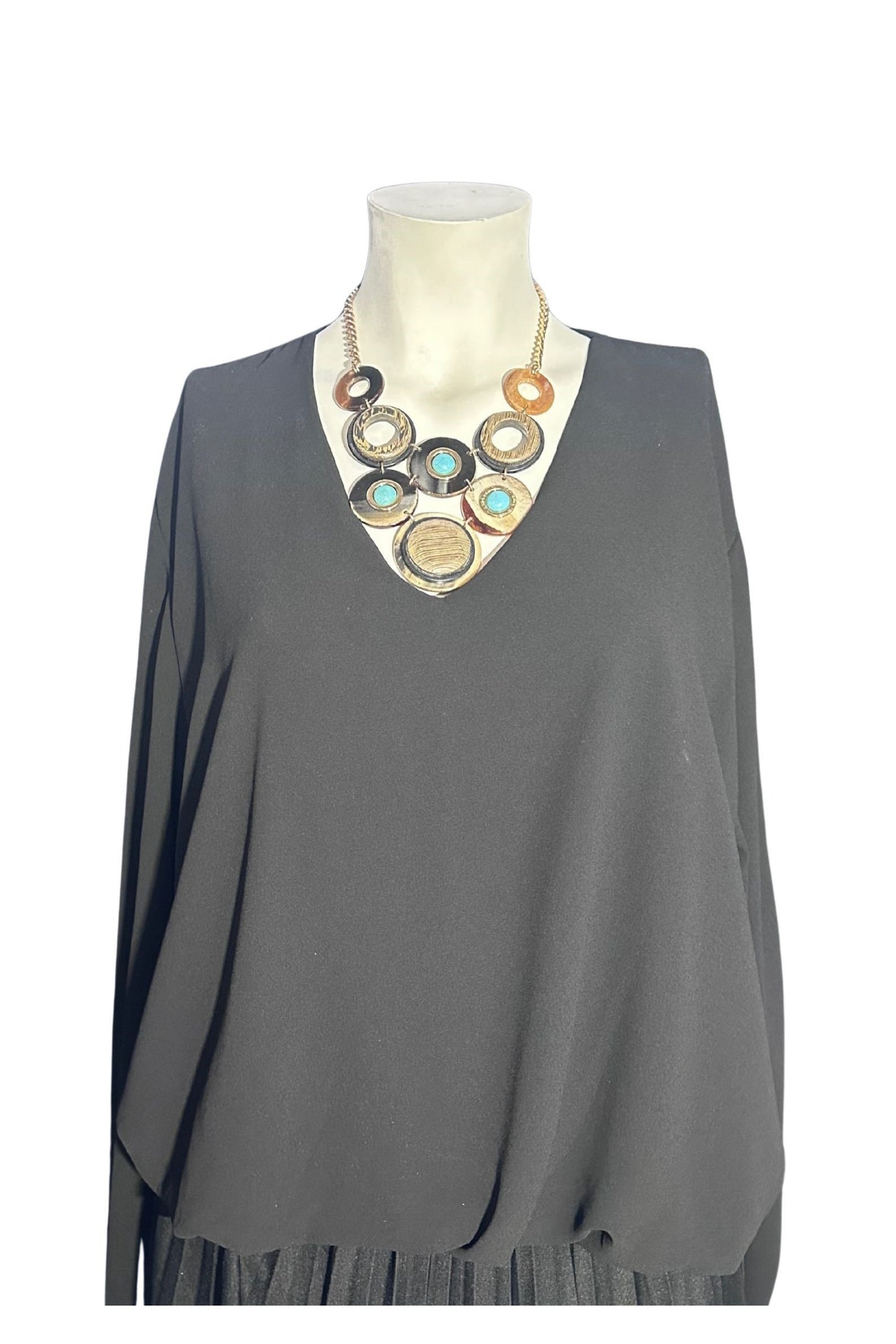 Toppur latino v-neck svartur